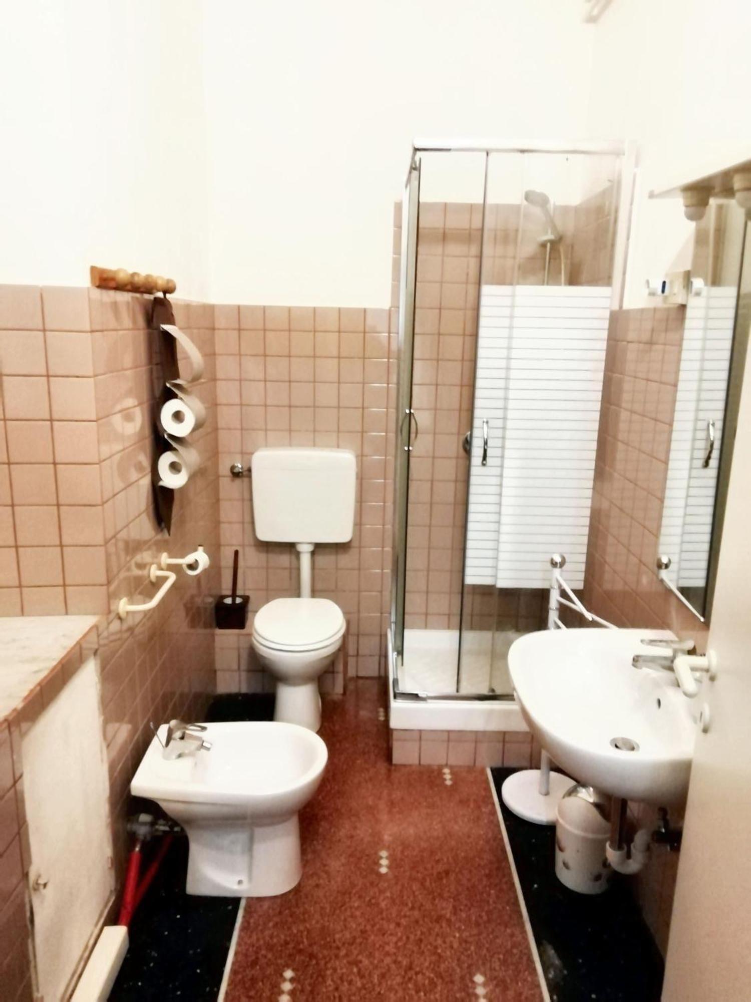 Charming In With Private Parking, 70 Sqm * Genua