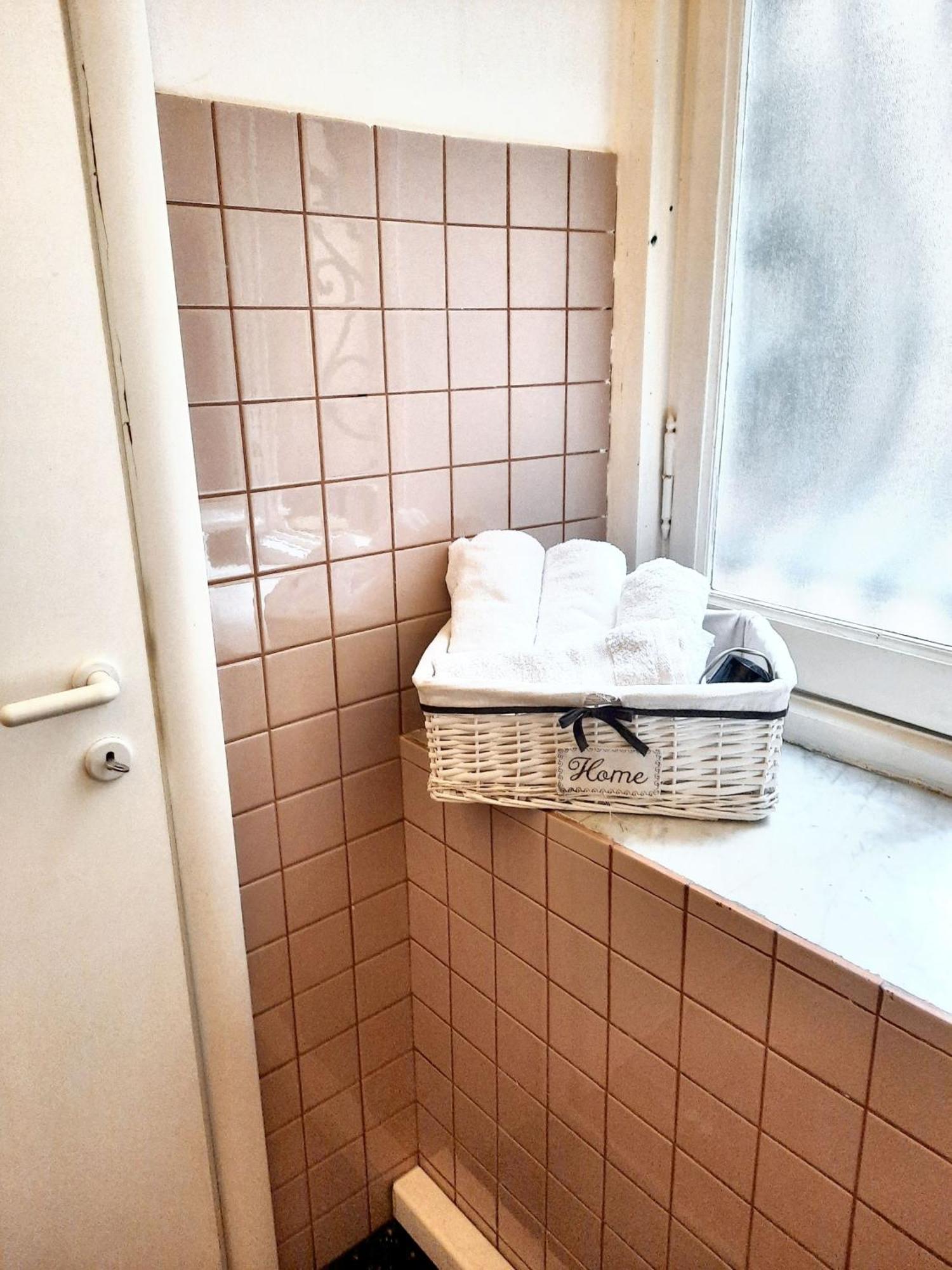 Charming In With Private Parking, 70 Sqm Apartment *